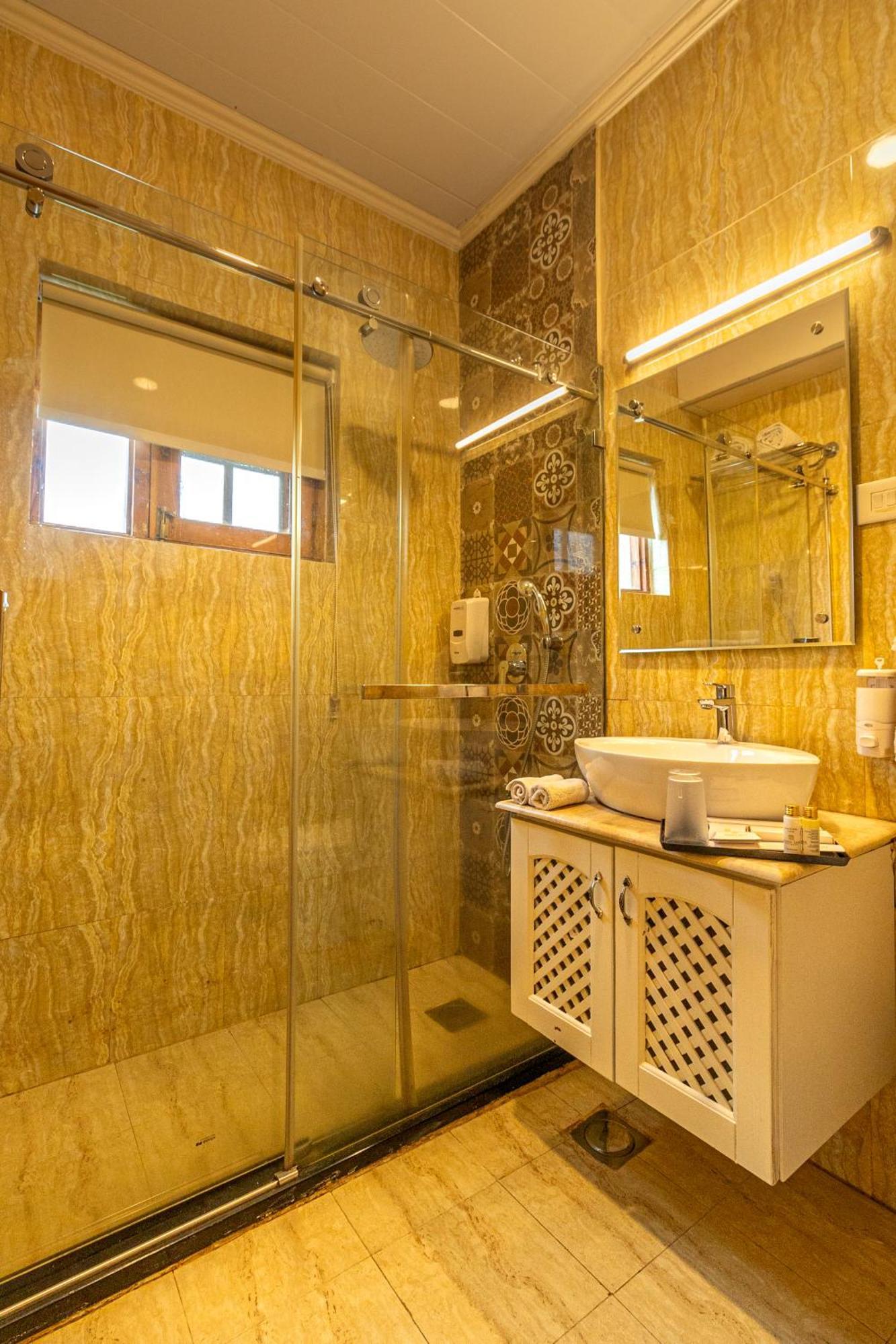 Shaw Inn By Stay Pattern Gulmarg Extérieur photo